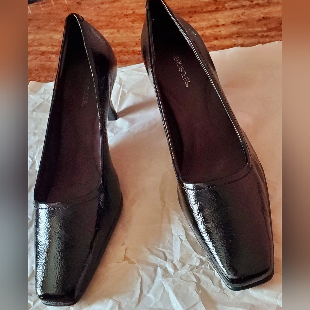 Aerosoles Classic Black Patent Leather Pumps - Women - Picture 2 of 6
